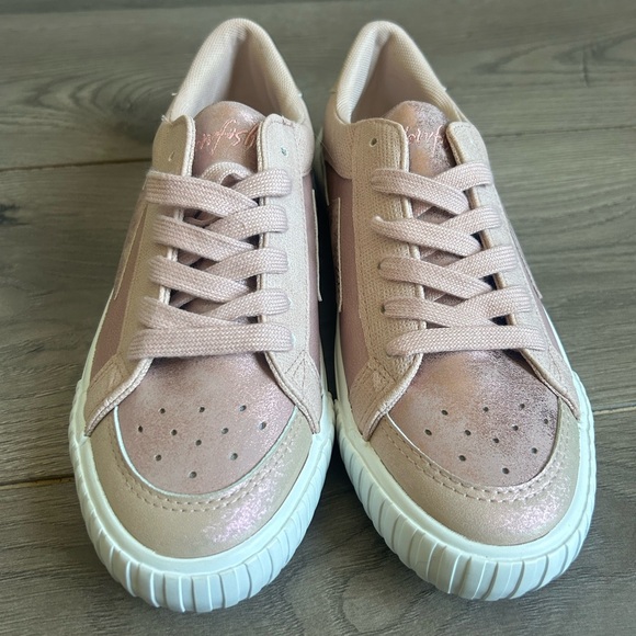 NWT Blowfish Malibu Willa Sneaker Shoes Light Pink Rose Size 7.5 - Picture 2 of 6